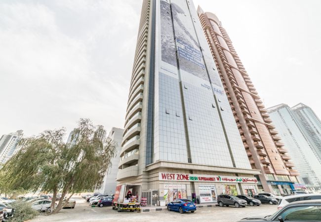 Apartment in Dubai - Apartment in Business Bay near the Metro on 32nd F