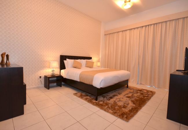 Apartment in Dubai - Spacious 2br with terrace on Marina