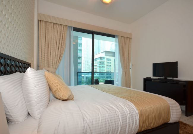 Apartment in Dubai - Spacious 2br with terrace on Marina