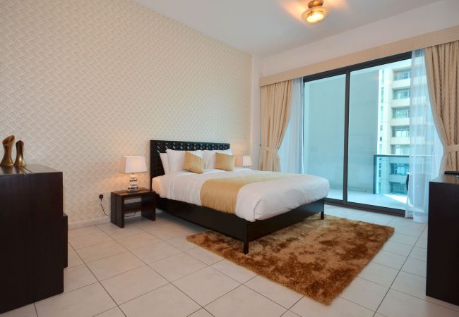 Apartment in Dubai - Spacious 2br with terrace on Marina