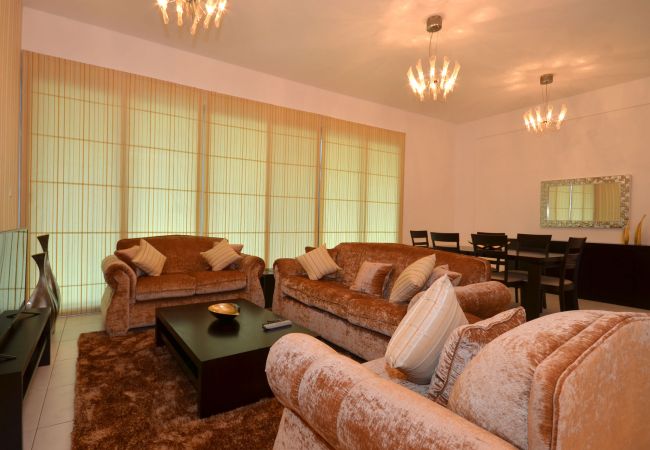 Apartment in Dubai - Spacious 2br with terrace on Marina