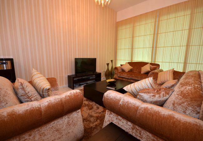 Apartment in Dubai - Spacious 2br with terrace on Marina
