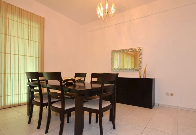 Apartment in Dubai - Spacious 2br with terrace on Marina