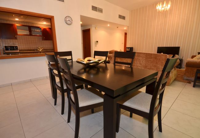 Apartment in Dubai - Spacious 2br with terrace on Marina