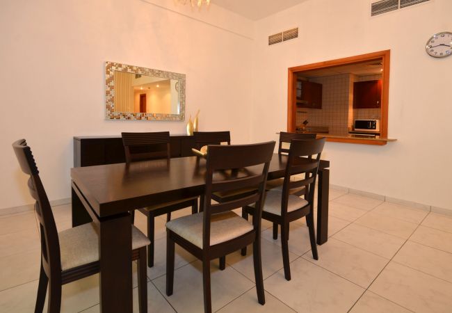 Apartment in Dubai - Spacious 2br with terrace on Marina