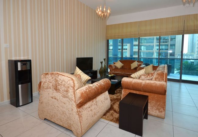 Apartment in Dubai - Spacious 2br with terrace on Marina