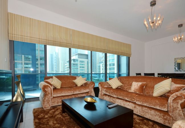 Apartment in Dubai - Spacious 2br with terrace on Marina