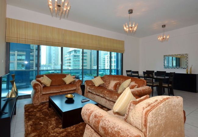 Apartment in Dubai - Spacious 2br with terrace on Marina