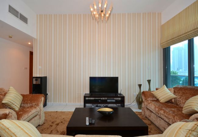 Apartment in Dubai - Spacious 2br with terrace on Marina