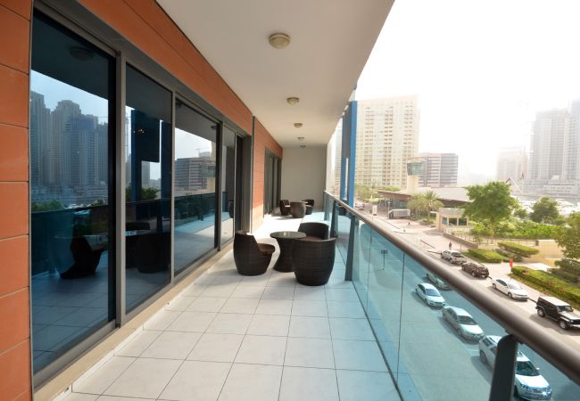 Apartment in Dubai - Spacious 2br with terrace on Marina