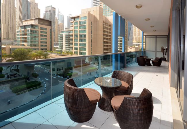 Apartment in Dubai - Spacious 2br with terrace on Marina