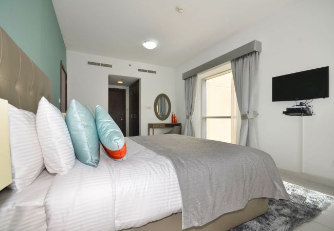 Apartment in Dubai - Pool front 1br apt on the marina