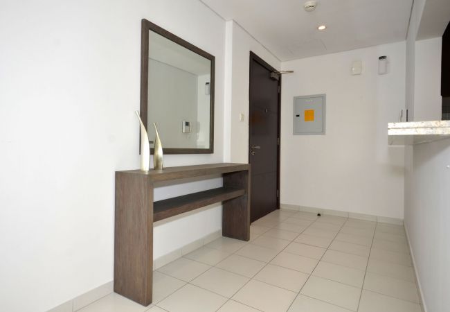 Apartment in Dubai - Pool front 1br apt on the marina