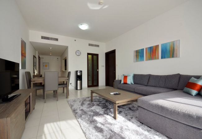 Apartment in Dubai - Pool front 1br apt on the marina