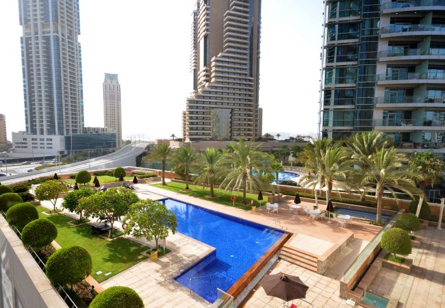 Apartment in Dubai - Pool front 1br apt on the marina