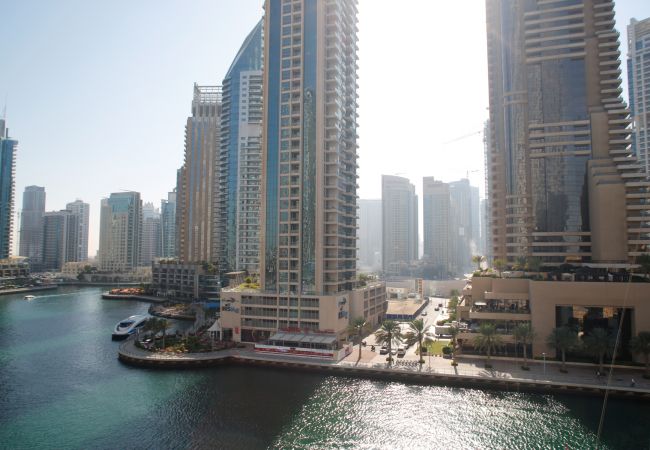 Apartment in Dubai - Waterfront suite at iconic tower