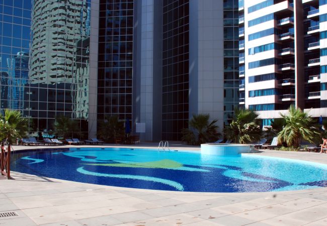 Apartment in Dubai - Luxurious 2 Bedroom At The Waves A