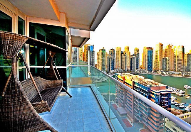 Apartment in Dubai - Luxurious 2 Bedroom At The Waves A