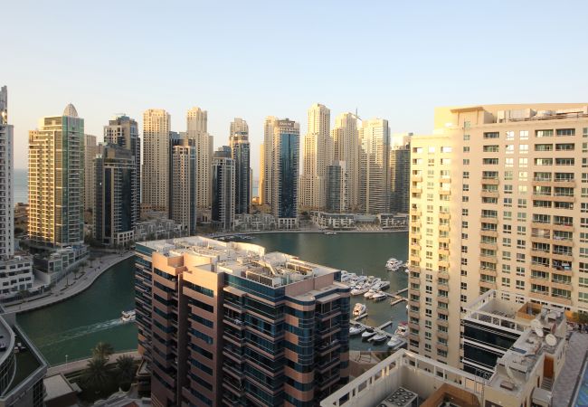 Apartment in Dubai - Luxurious 2 Bedroom At The Waves A