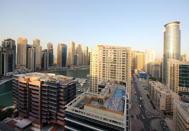 Apartment in Dubai - Luxurious 2 Bedroom At The Waves A