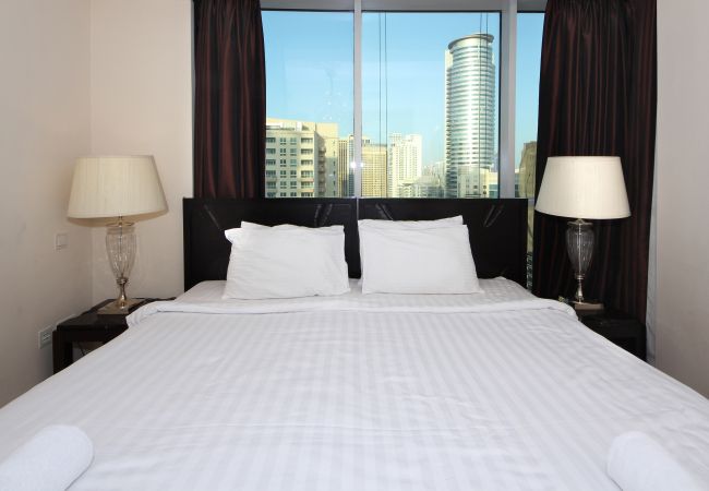 Apartment in Dubai - Luxurious 2 Bedroom At The Waves A