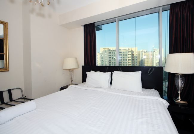 Apartment in Dubai - Luxurious 2 Bedroom At The Waves A