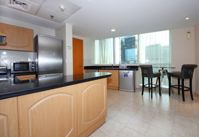 Apartment in Dubai - Luxurious 2 Bedroom At The Waves A