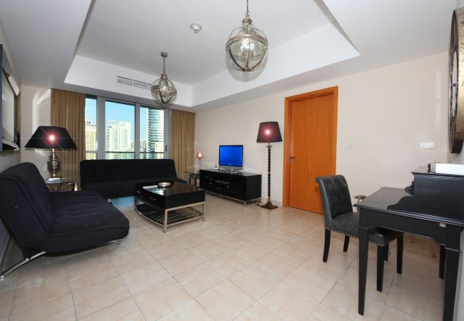 Apartment in Dubai - Luxurious 2 Bedroom At The Waves A