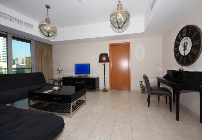 Apartment in Dubai - Luxurious 2 Bedroom At The Waves A