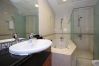 Apartment in Dubai - Luxurious 2 Bedroom At The Waves A