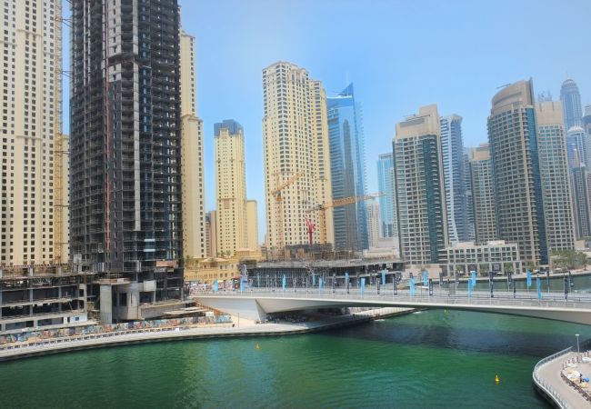 Apartment in Dubai - Live the Marina life on the water