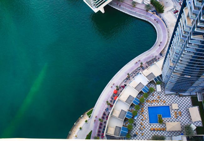 Apartment in Dubai - Bird`s-eye view over Marina, 2BR