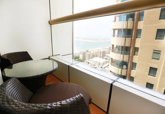 Apartment in Dubai - Luxury 2br apartment on the beach