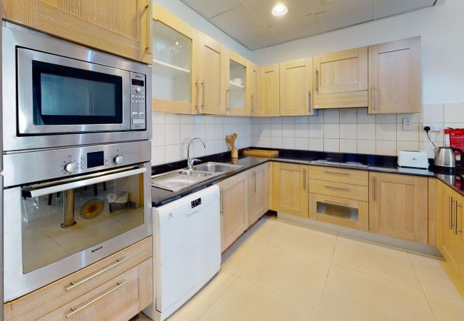 Apartment in Dubai - Waterfront 1 Bedroom apartment in Westside Marina