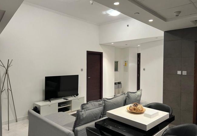 Apartment in Dubai - Cayan Tower Holiday Rental with Amazing Views