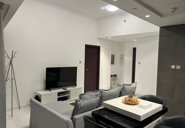 Apartment in Dubai - Cayan Tower Holiday Rental with Amazing Views