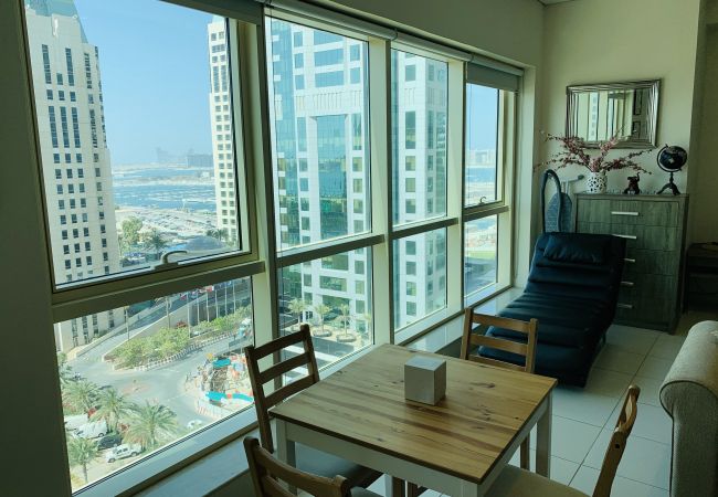 Studio in Dubai - Modern Studio Holiday Apartment with Dubai Eye and sea views