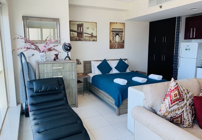  in Dubai - Modern Studio Holiday Apartment with Dubai Eye and sea views