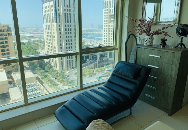 Studio in Dubai - Modern Studio Holiday Apartment with Dubai Eye and sea views