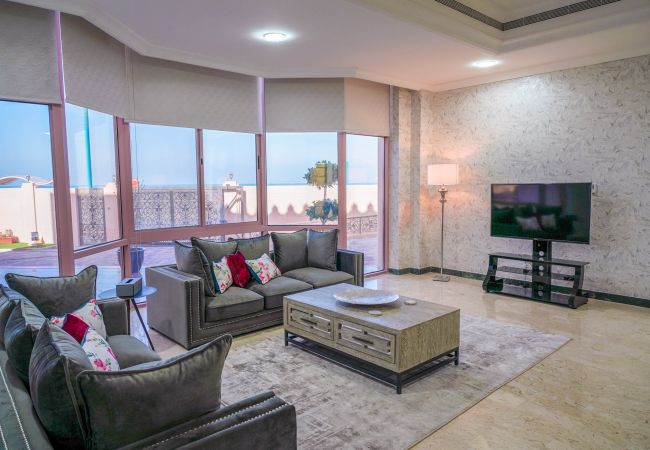 Villa in Dubai - Beachfront Villa - 7 BR + Maids Room on Kite Beach