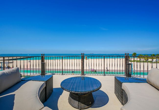 Villa in Dubai - Beachfront Villa - 7 BR + Maids Room on Kite Beach