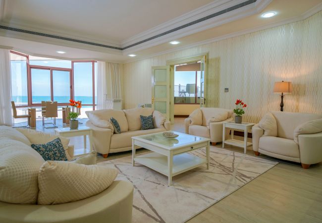 Villa in Dubai - Beachfront Villa - 7 BR + Maids Room on Kite Beach