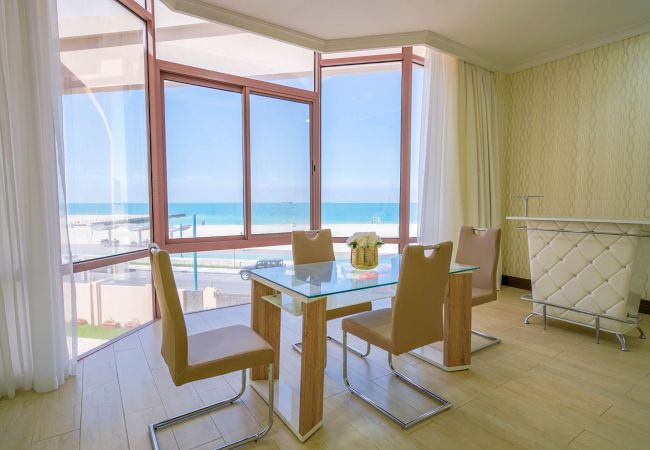 Villa in Dubai - Beachfront Villa - 7 BR + Maids Room on Kite Beach