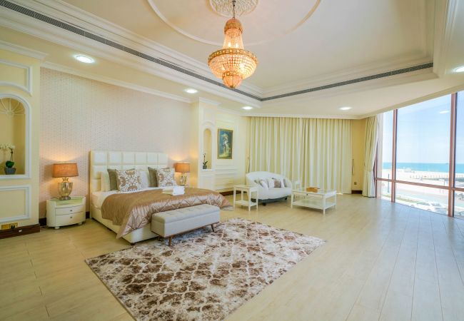 Villa in Dubai - Beachfront Villa - 7 BR + Maids Room on Kite Beach