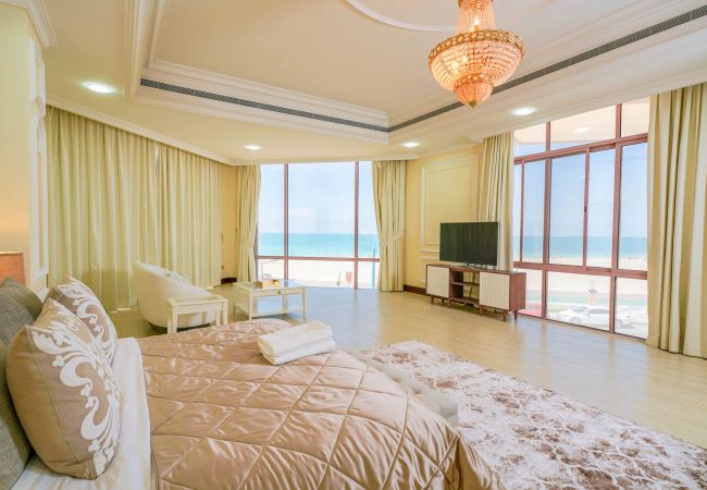 Villa in Dubai - Beachfront Villa - 7 BR + Maids Room on Kite Beach