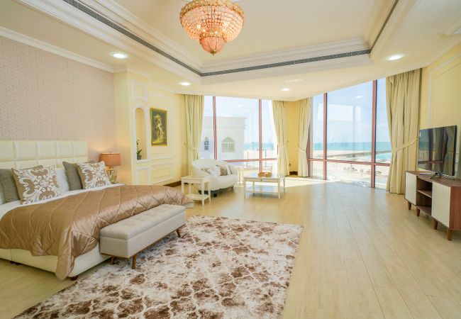 Villa in Dubai - Beachfront Villa - 7 BR + Maids Room on Kite Beach