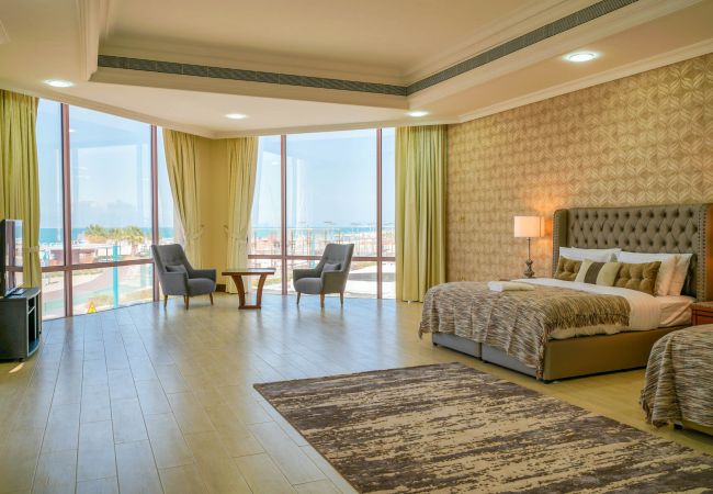 Villa in Dubai - Beachfront Villa - 7 BR + Maids Room on Kite Beach