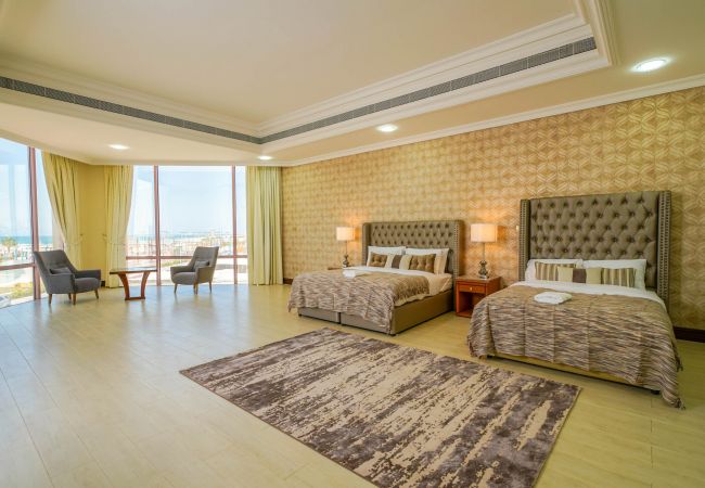 Villa in Dubai - Beachfront Villa - 7 BR + Maids Room on Kite Beach