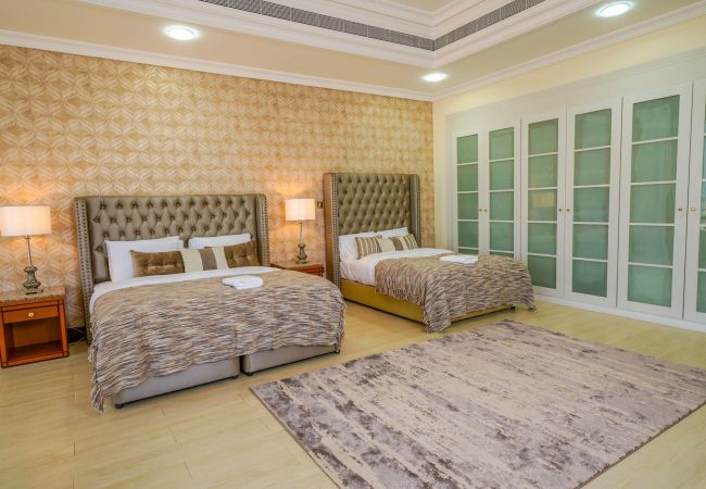 Villa in Dubai - Beachfront Villa - 7 BR + Maids Room on Kite Beach