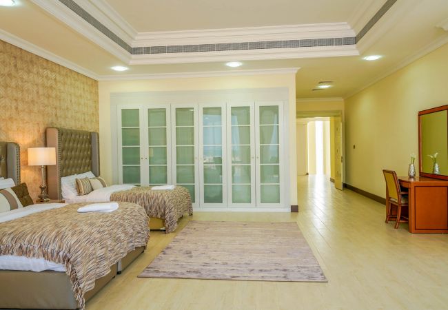 Villa in Dubai - Beachfront Villa - 7 BR + Maids Room on Kite Beach